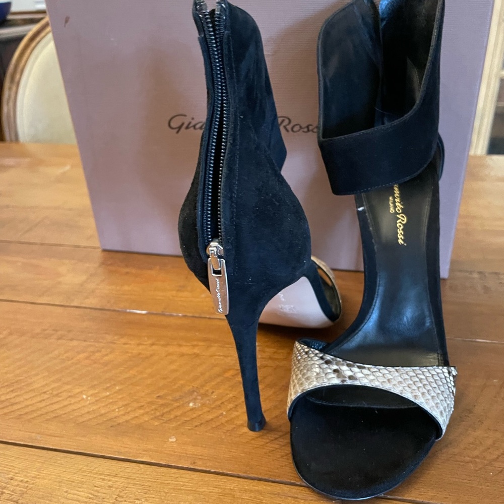 So Sexy! Gianvito Rossi Black Suede and Snake Print Leather Heels size 39.5